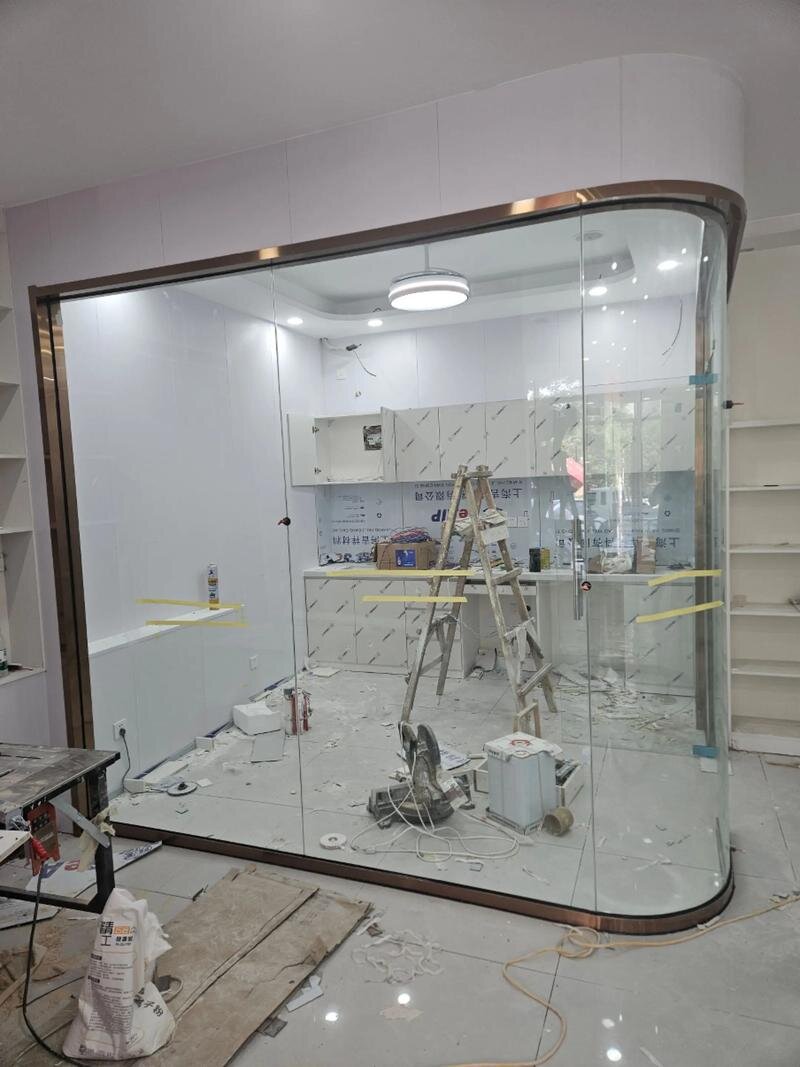 丹东市热弯玻璃异形展柜玻璃 - 厂家
